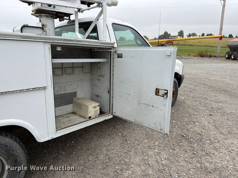 image for item FK3470 2000 Ford F350 Super Duty XL bucket truck
