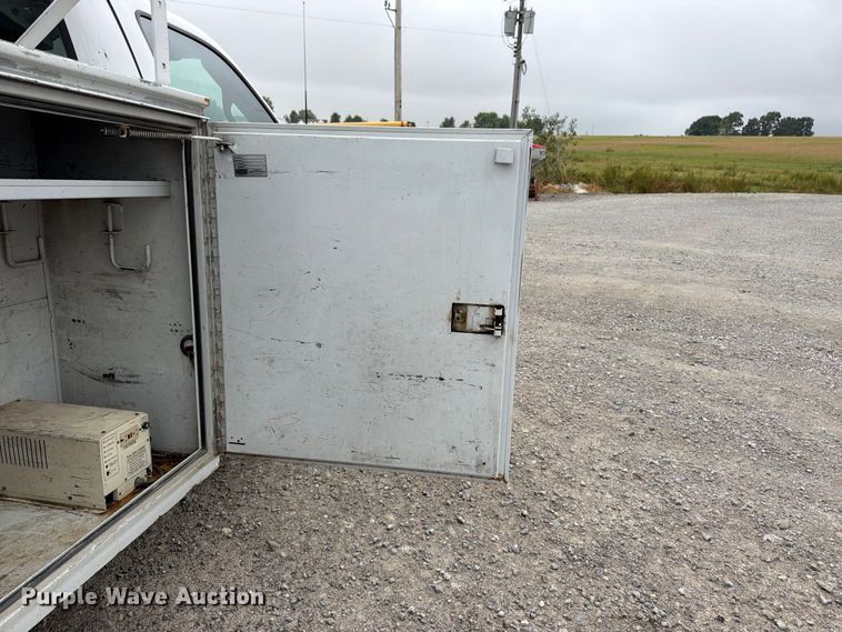 image for item FK3470 2000 Ford F350 Super Duty XL bucket truck