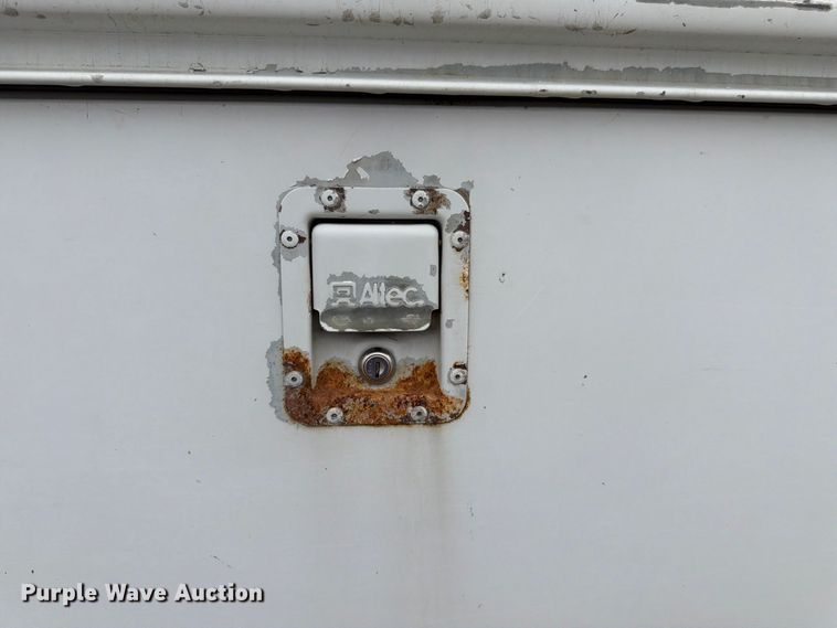 image for item FK3470 2000 Ford F350 Super Duty XL bucket truck