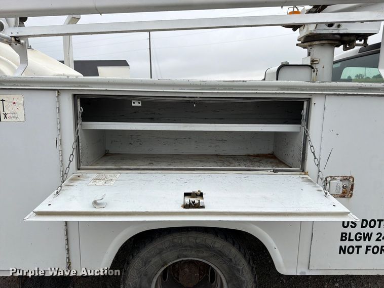 image for item FK3470 2000 Ford F350 Super Duty XL bucket truck