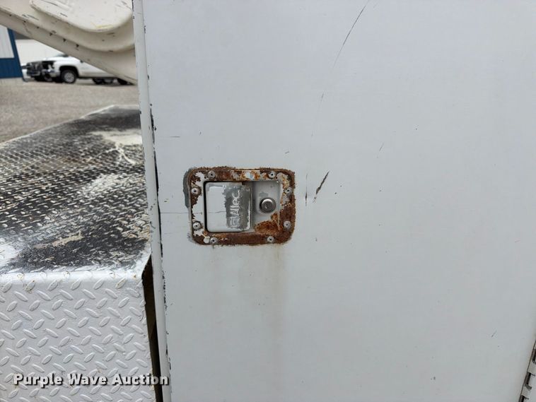 image for item FK3470 2000 Ford F350 Super Duty XL bucket truck