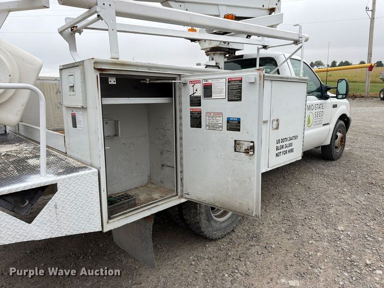 image for item FK3470 2000 Ford F350 Super Duty XL bucket truck