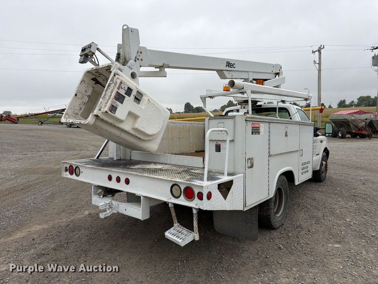 image for item FK3470 2000 Ford F350 Super Duty XL bucket truck