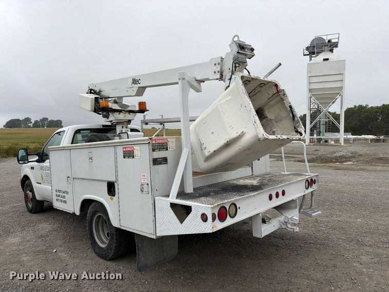 image for item FK3470 2000 Ford F350 Super Duty XL bucket truck