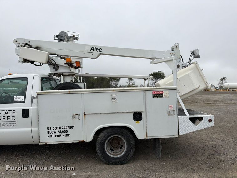image for item FK3470 2000 Ford F350 Super Duty XL bucket truck