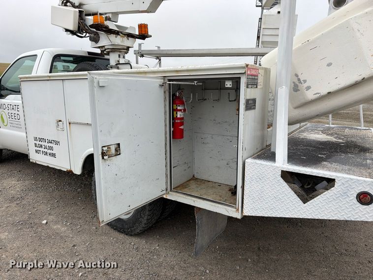 image for item FK3470 2000 Ford F350 Super Duty XL bucket truck