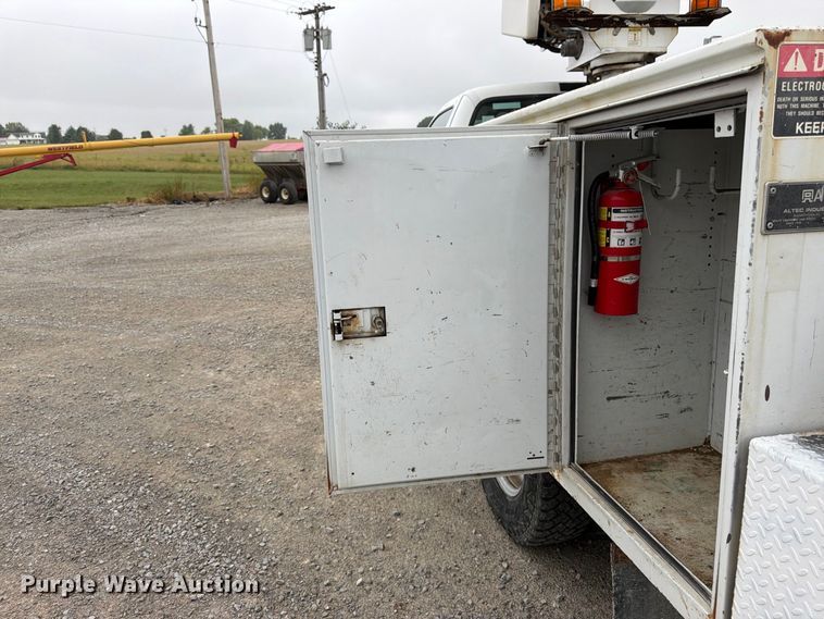 image for item FK3470 2000 Ford F350 Super Duty XL bucket truck
