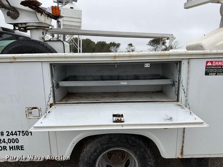 image for item FK3470 2000 Ford F350 Super Duty XL bucket truck