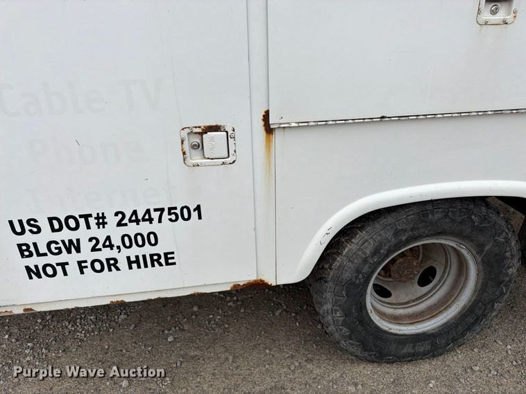 image for item FK3470 2000 Ford F350 Super Duty XL bucket truck