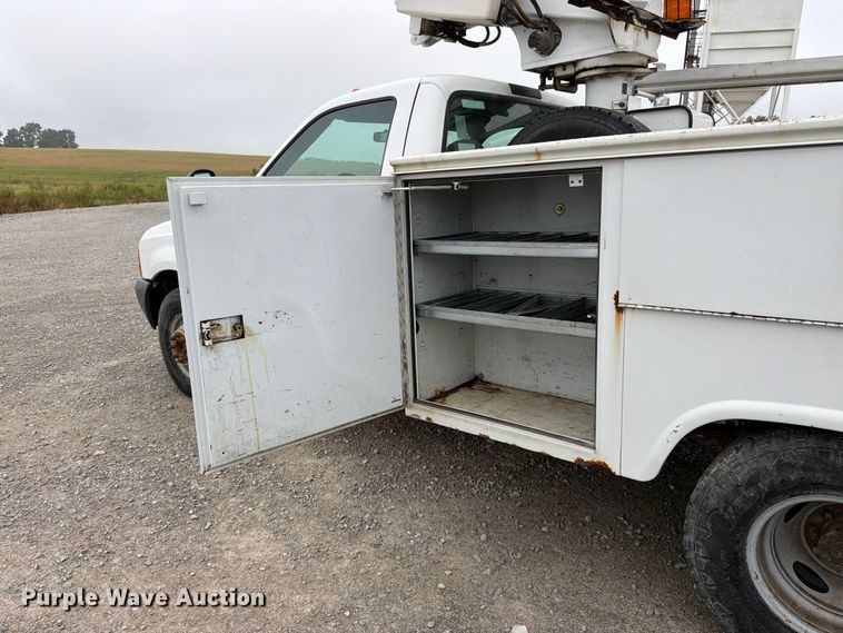 image for item FK3470 2000 Ford F350 Super Duty XL bucket truck