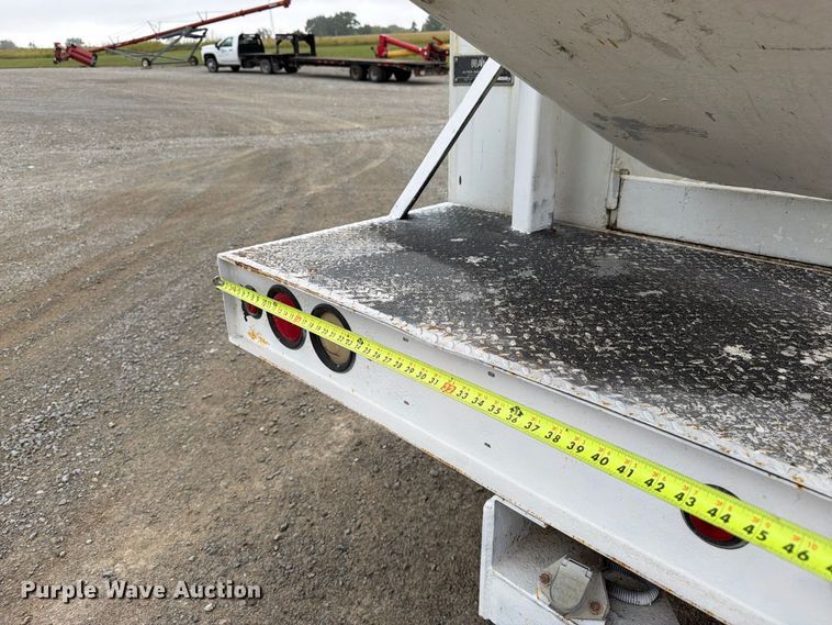 image for item FK3470 2000 Ford F350 Super Duty XL bucket truck
