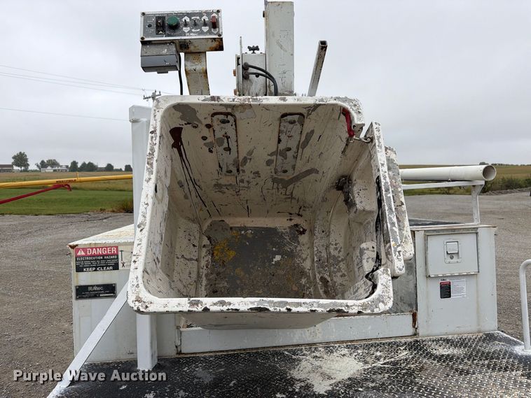 image for item FK3470 2000 Ford F350 Super Duty XL bucket truck