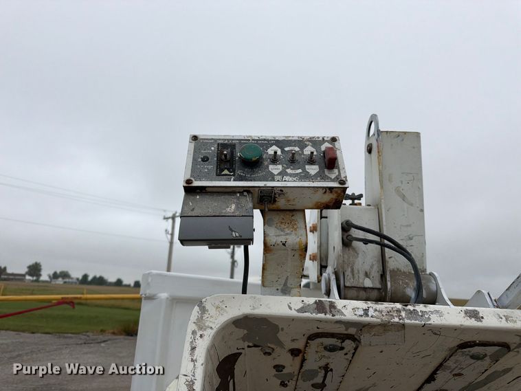 image for item FK3470 2000 Ford F350 Super Duty XL bucket truck