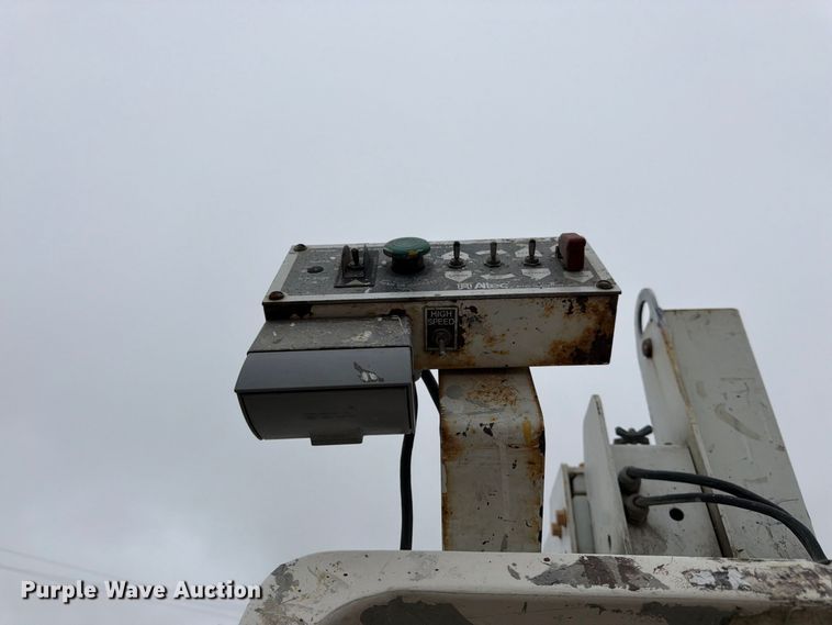 image for item FK3470 2000 Ford F350 Super Duty XL bucket truck