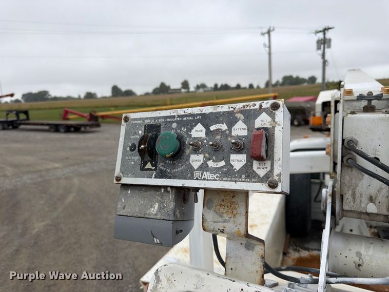 image for item FK3470 2000 Ford F350 Super Duty XL bucket truck