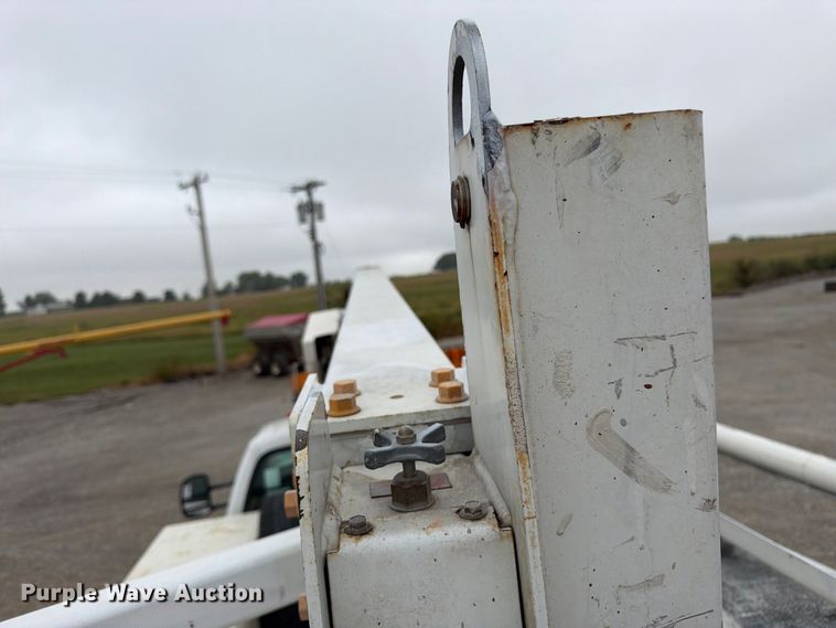 image for item FK3470 2000 Ford F350 Super Duty XL bucket truck