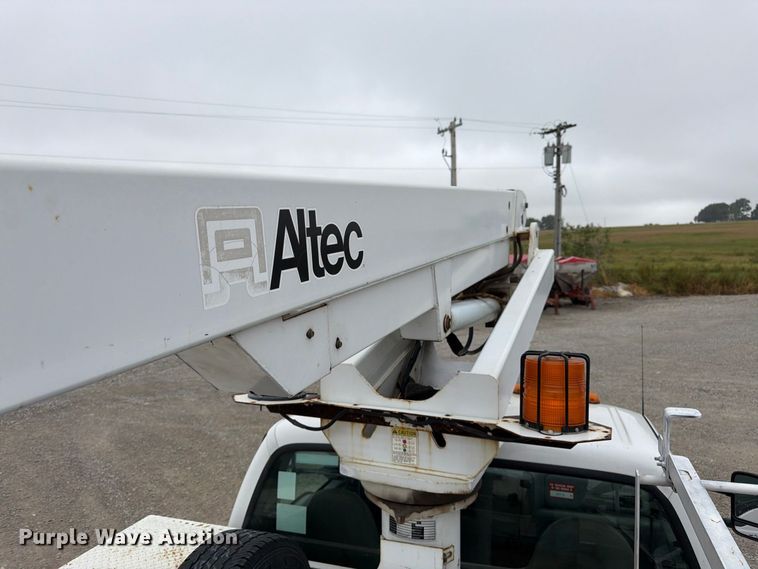 image for item FK3470 2000 Ford F350 Super Duty XL bucket truck