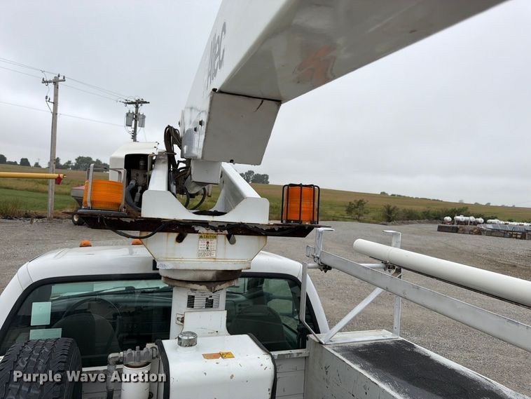 image for item FK3470 2000 Ford F350 Super Duty XL bucket truck
