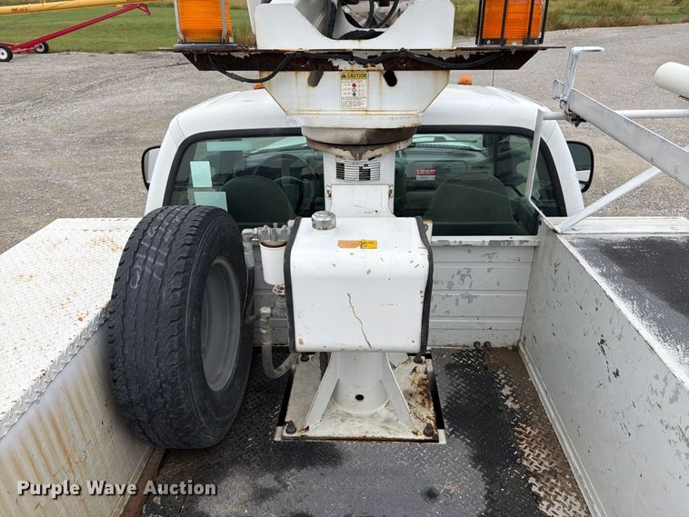 image for item FK3470 2000 Ford F350 Super Duty XL bucket truck