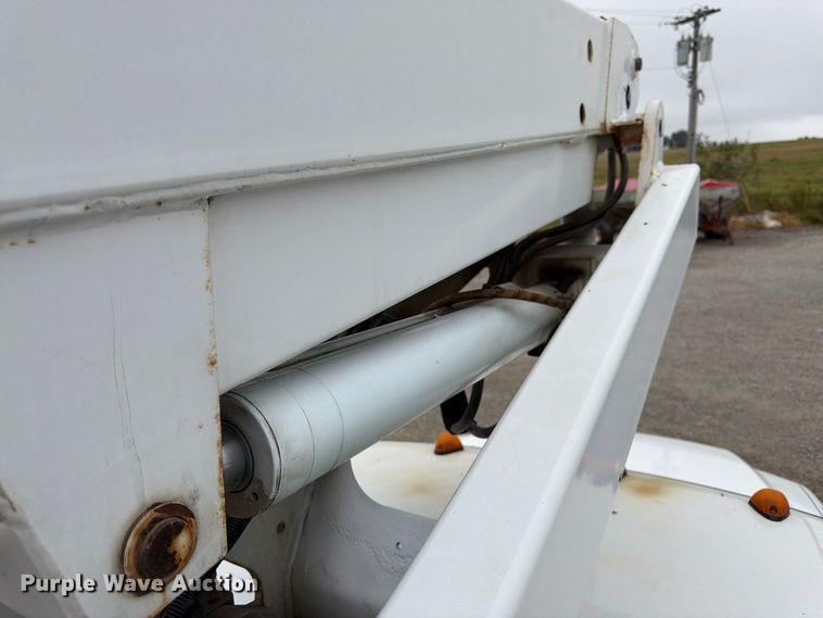 image for item FK3470 2000 Ford F350 Super Duty XL bucket truck