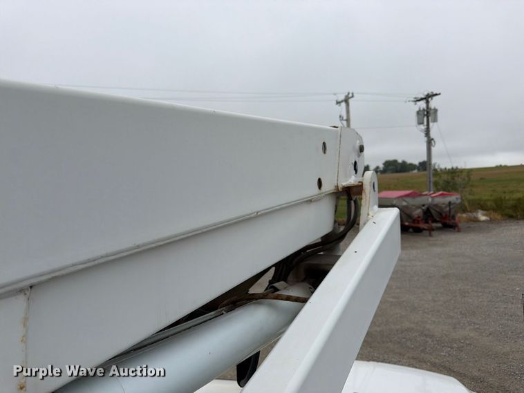 image for item FK3470 2000 Ford F350 Super Duty XL bucket truck
