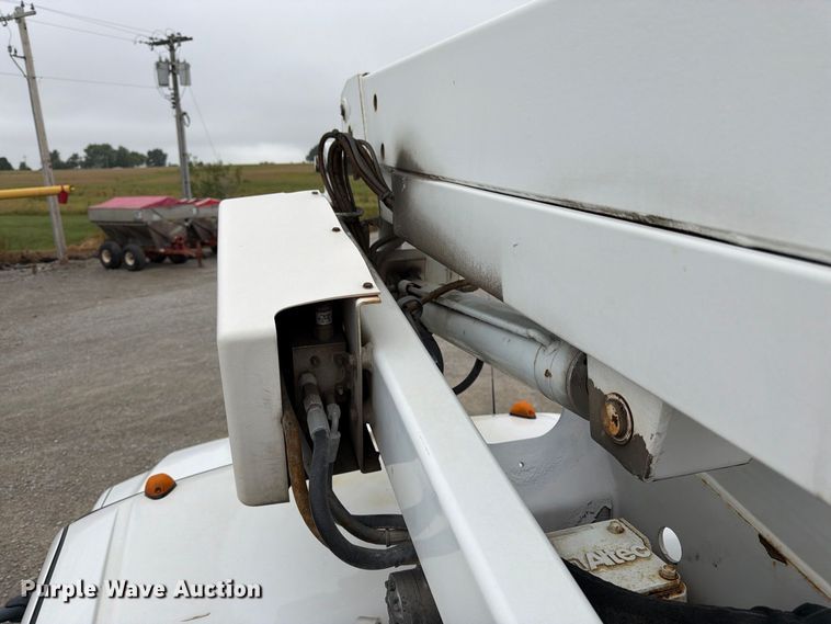 image for item FK3470 2000 Ford F350 Super Duty XL bucket truck