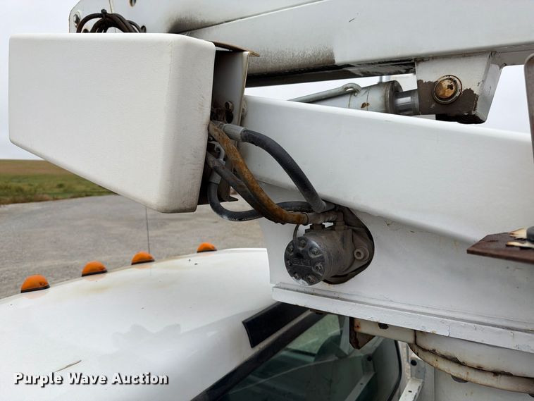 image for item FK3470 2000 Ford F350 Super Duty XL bucket truck