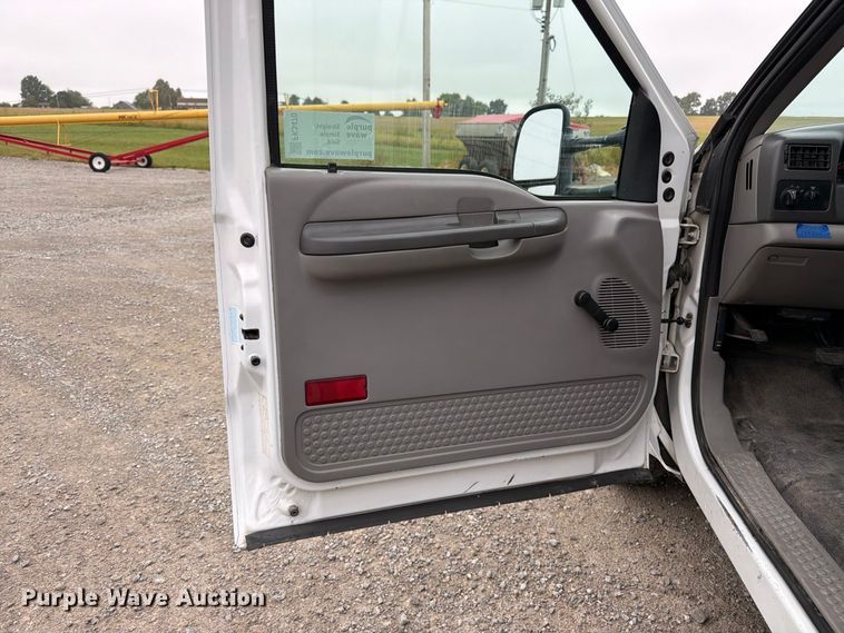 image for item FK3470 2000 Ford F350 Super Duty XL bucket truck