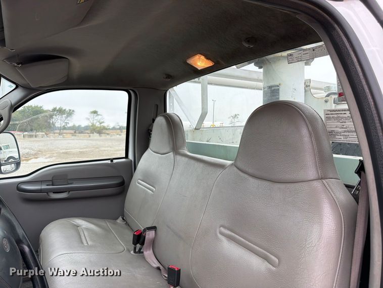 image for item FK3470 2000 Ford F350 Super Duty XL bucket truck