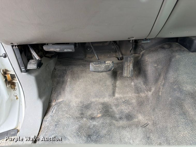 image for item FK3470 2000 Ford F350 Super Duty XL bucket truck