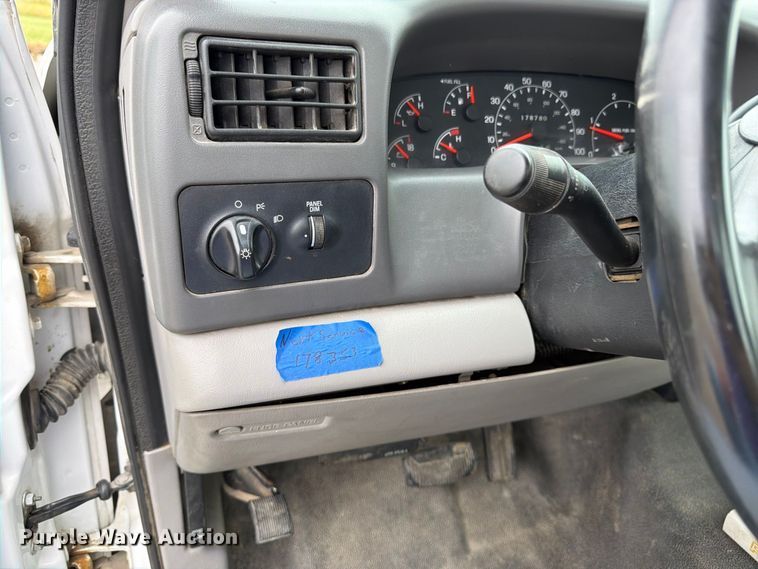 image for item FK3470 2000 Ford F350 Super Duty XL bucket truck