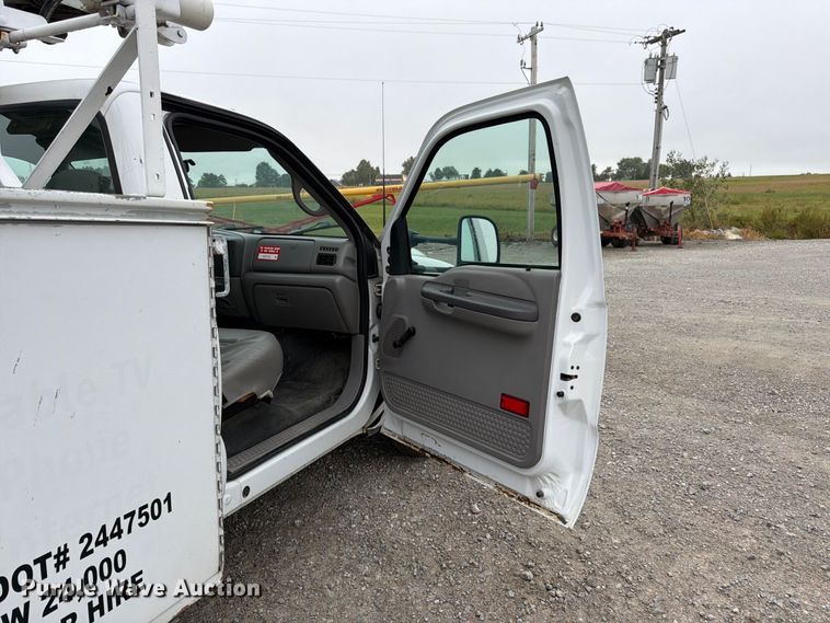 image for item FK3470 2000 Ford F350 Super Duty XL bucket truck