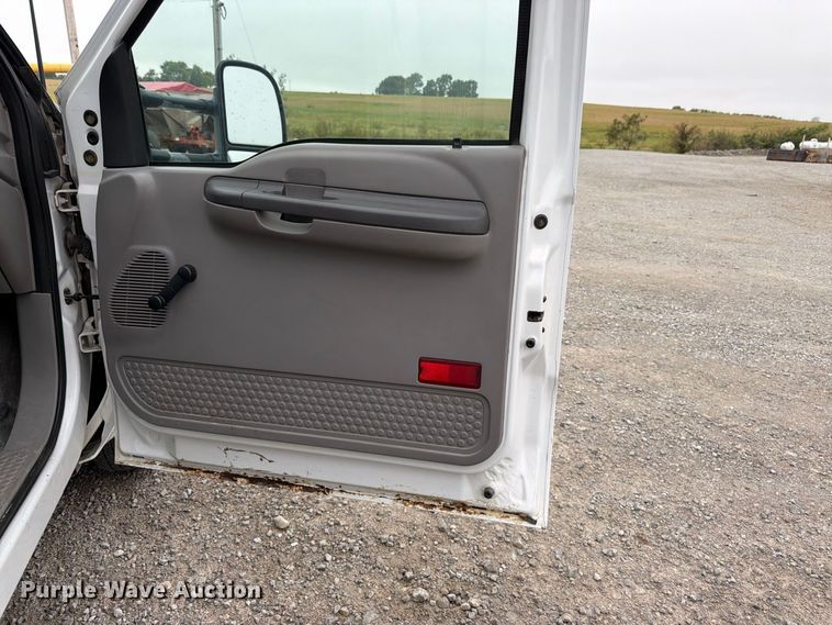 image for item FK3470 2000 Ford F350 Super Duty XL bucket truck