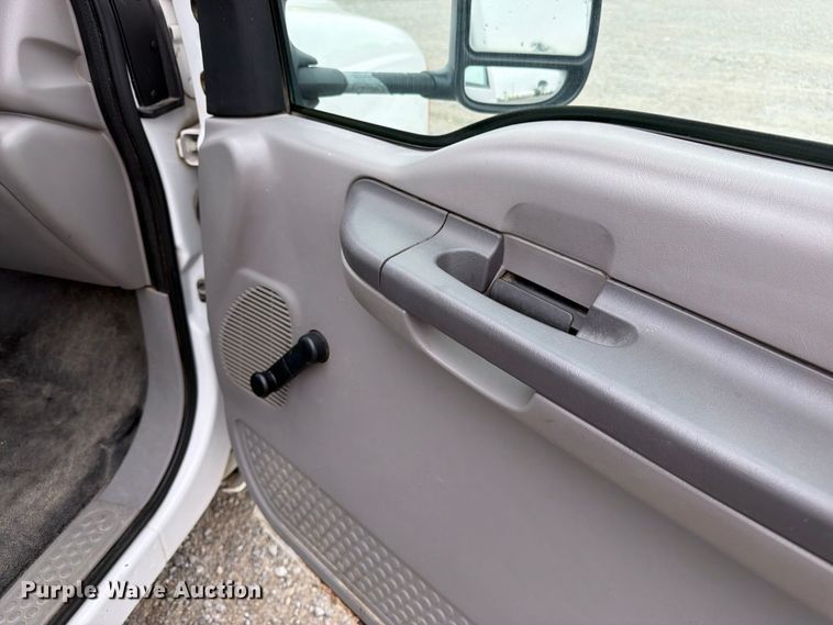 image for item FK3470 2000 Ford F350 Super Duty XL bucket truck