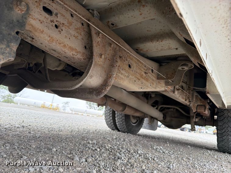 image for item FK3470 2000 Ford F350 Super Duty XL bucket truck