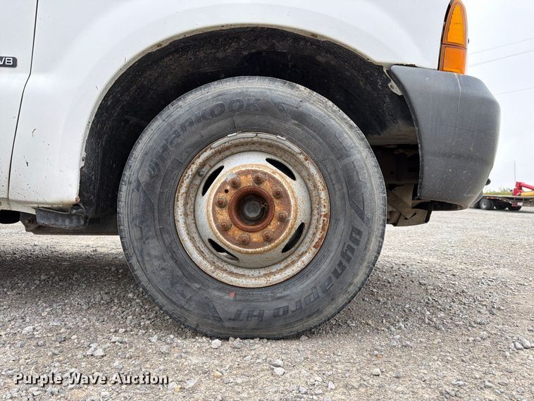 image for item FK3470 2000 Ford F350 Super Duty XL bucket truck