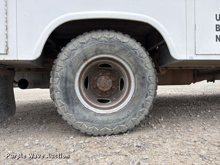 image for item FK3470 2000 Ford F350 Super Duty XL bucket truck