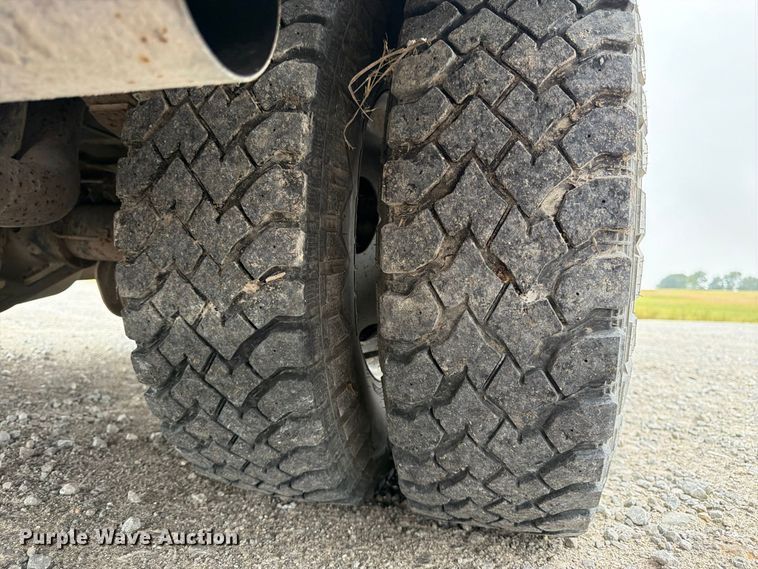 image for item FK3470 2000 Ford F350 Super Duty XL bucket truck