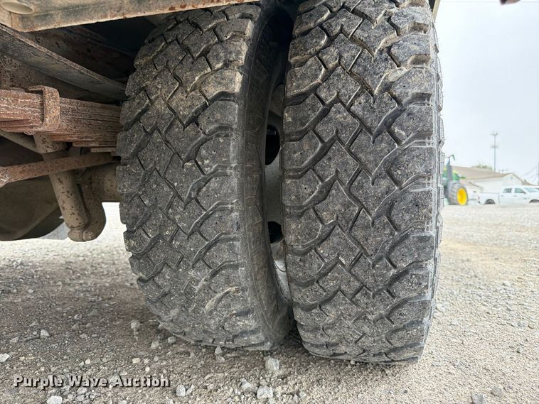 image for item FK3470 2000 Ford F350 Super Duty XL bucket truck