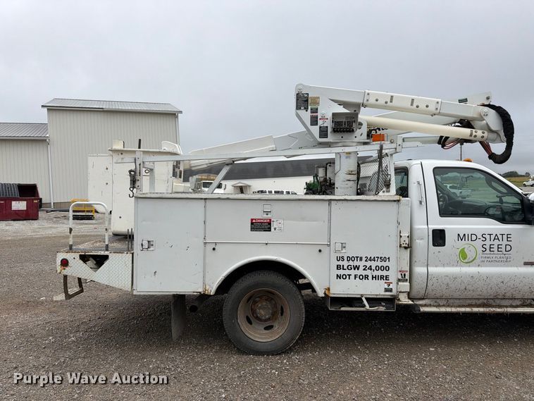 image for item FK3471 2004 Ford F550 Super Duty XL bucket truck