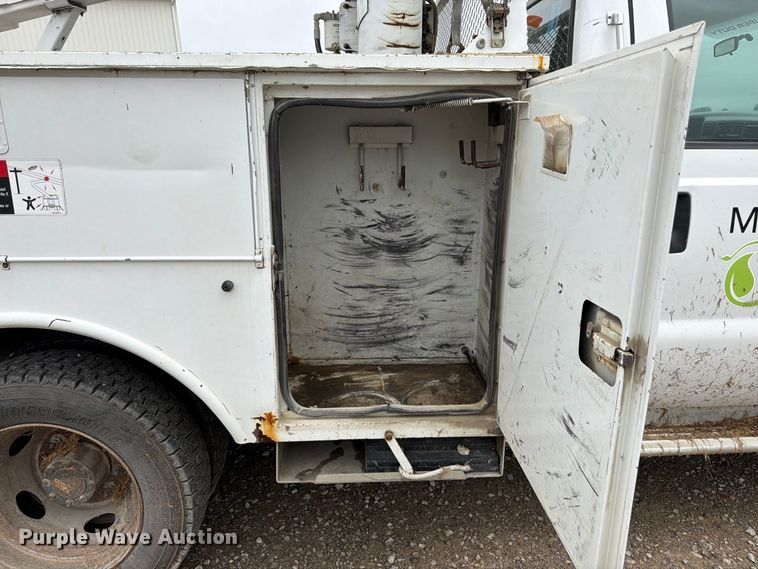 image for item FK3471 2004 Ford F550 Super Duty XL bucket truck