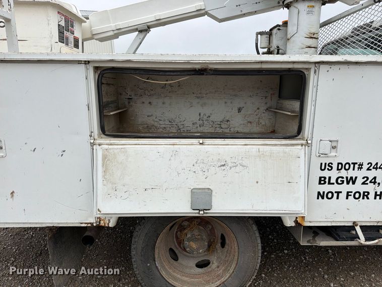 image for item FK3471 2004 Ford F550 Super Duty XL bucket truck
