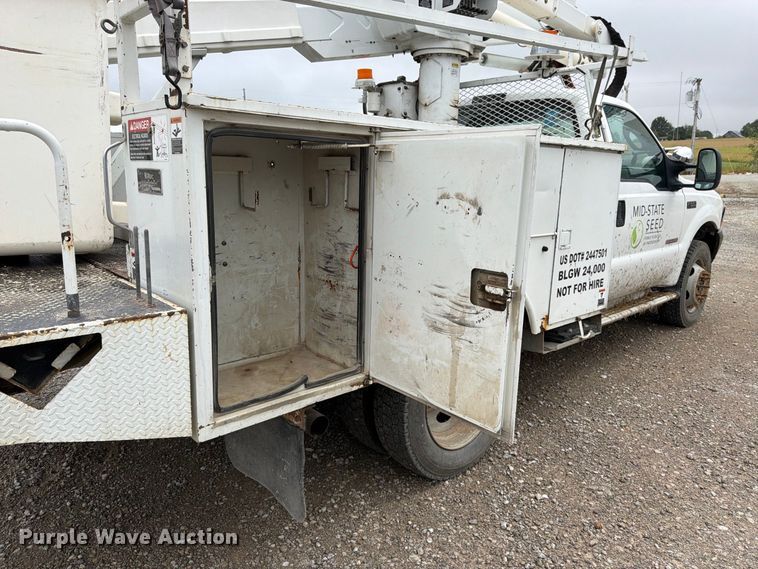 image for item FK3471 2004 Ford F550 Super Duty XL bucket truck
