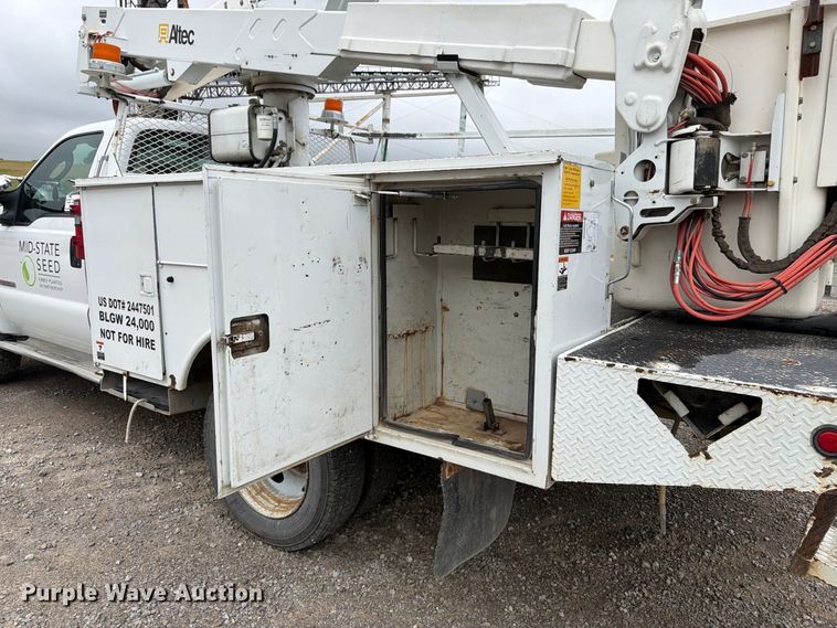 image for item FK3471 2004 Ford F550 Super Duty XL bucket truck
