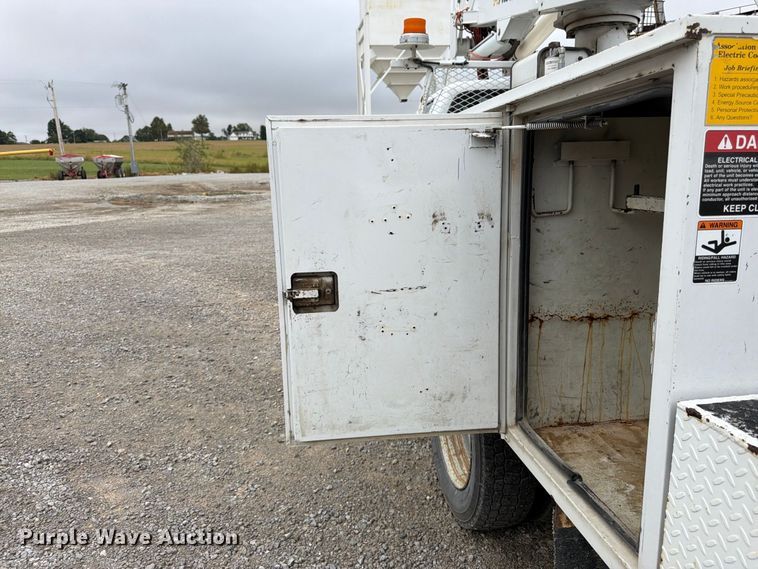 image for item FK3471 2004 Ford F550 Super Duty XL bucket truck