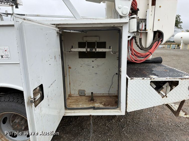 image for item FK3471 2004 Ford F550 Super Duty XL bucket truck