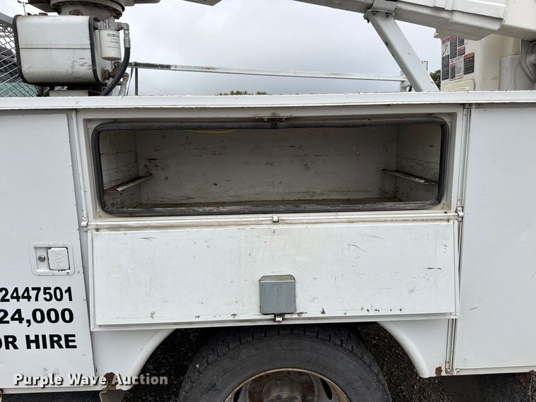 image for item FK3471 2004 Ford F550 Super Duty XL bucket truck