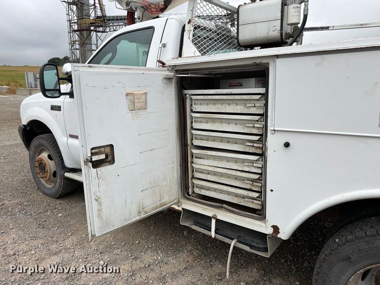 image for item FK3471 2004 Ford F550 Super Duty XL bucket truck