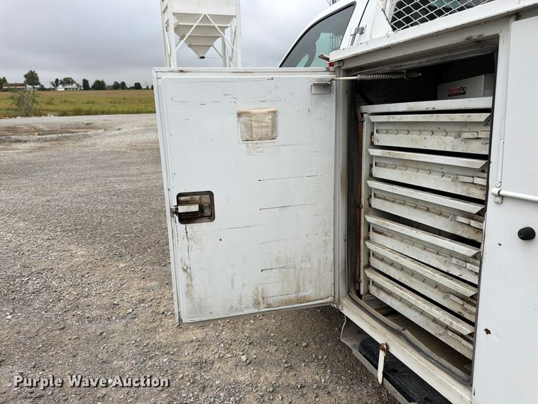 image for item FK3471 2004 Ford F550 Super Duty XL bucket truck