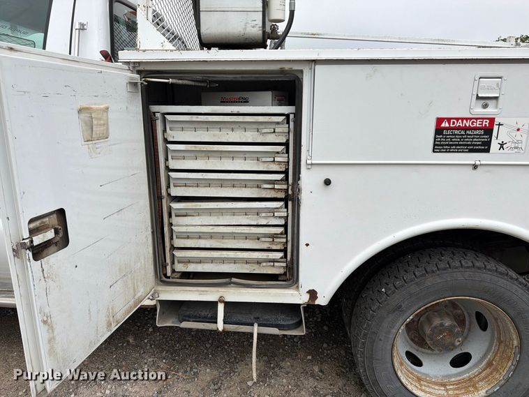 image for item FK3471 2004 Ford F550 Super Duty XL bucket truck